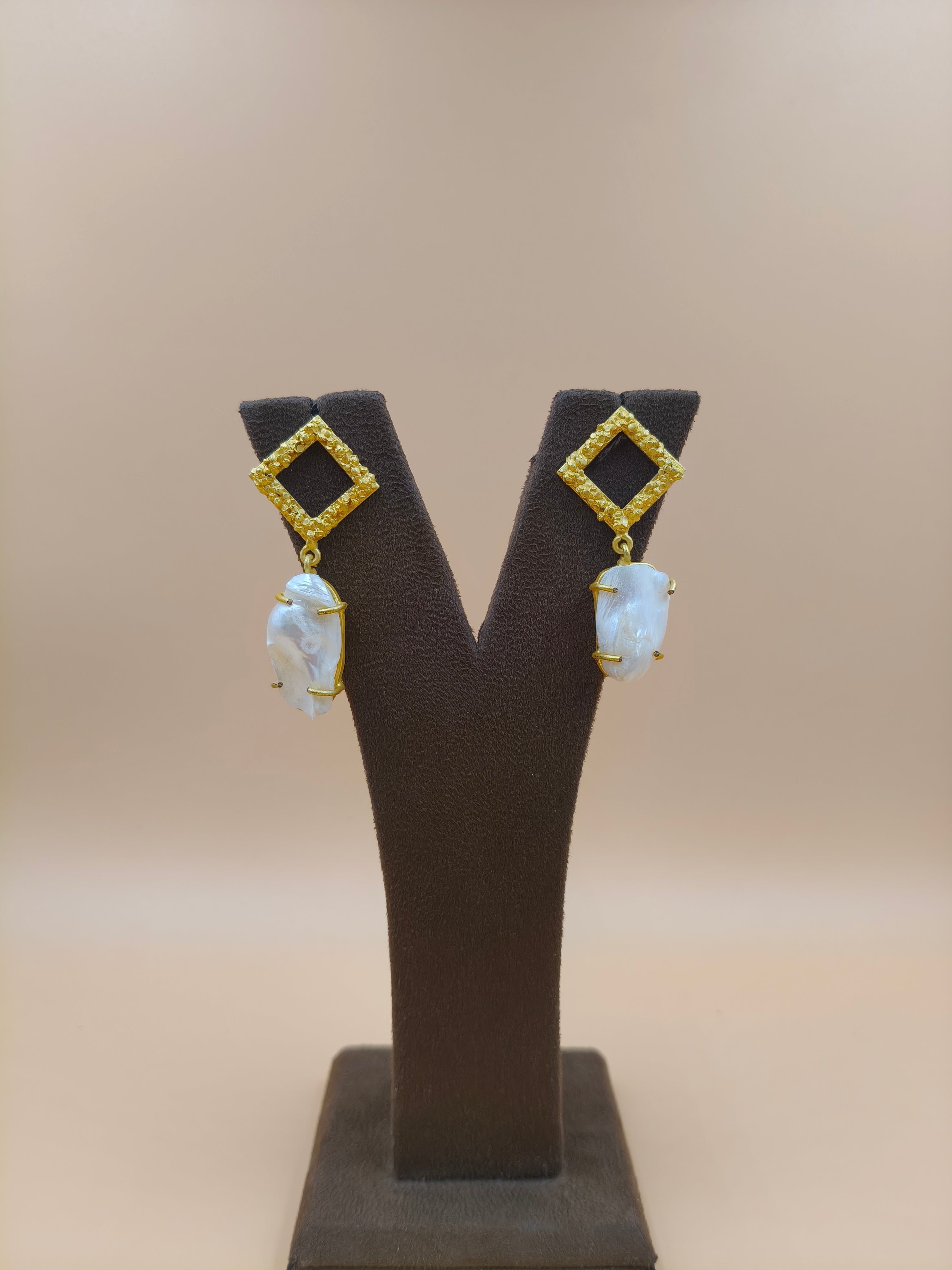 Luminous Pearl Elegance Earrings
