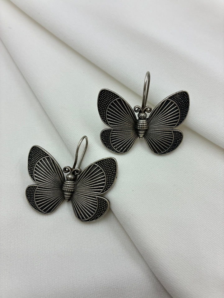 Kavya – Minimal Oxidised Studs